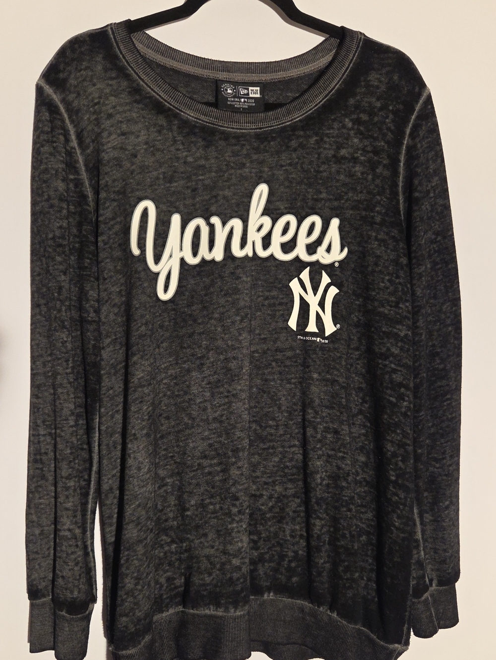 New Era Black And Gray Yankees Womans Lightweight Pullover Sweatshirt